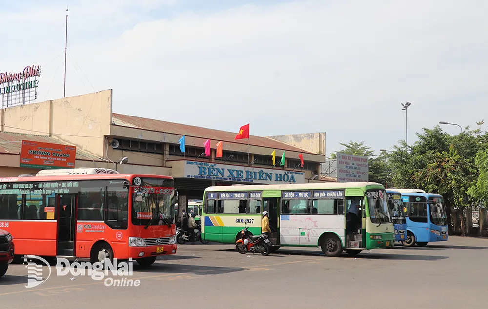 Các phương tiện vận tải hành khách hoạt động tại Bến xe Biên Hòa (thành phố Biên Hòa). Ảnh: An Nhơn