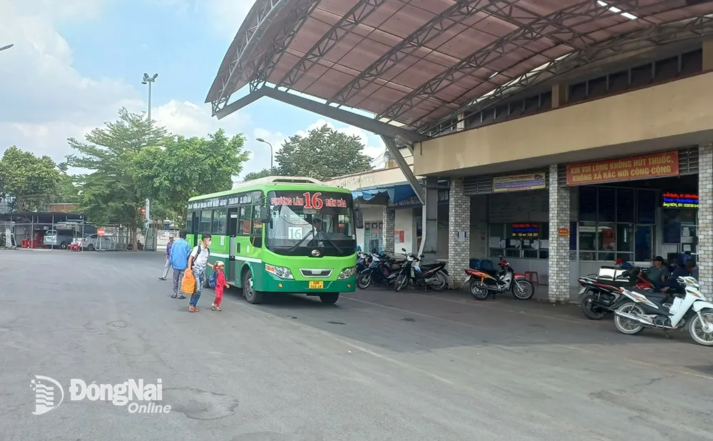 Hiện trên địa bàn tỉnh có 18 tuyến xe buýt đang hoạt động. Trong ảnh: hoạt động xe buýt tại Bến xe Biên Hòa. Ảnh: An Nhơn