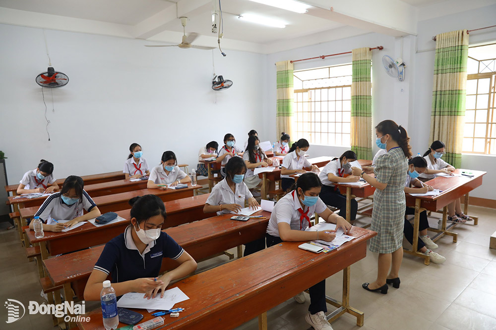 Thí sinh tham dự Kỳ thi tuyển sinh vào lớp 10 năm học 2023-2024 tại Hội đồng Thi Trường trung học phổ thông Ngô Quyền (thành phố Biên Hòa).