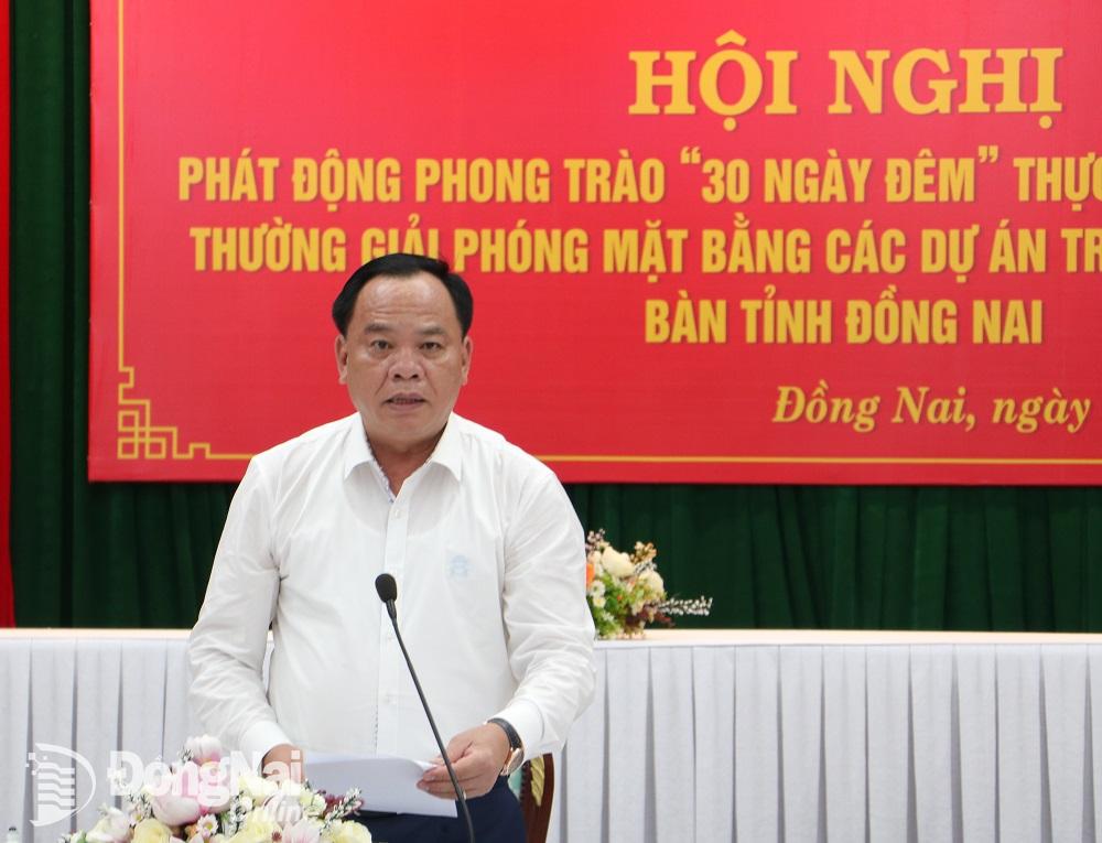 Quyền Chủ tịch UBND tỉnh Võ Tấn Đức phát biểu tại hội nghị. Ảnh: Phạm Tùng