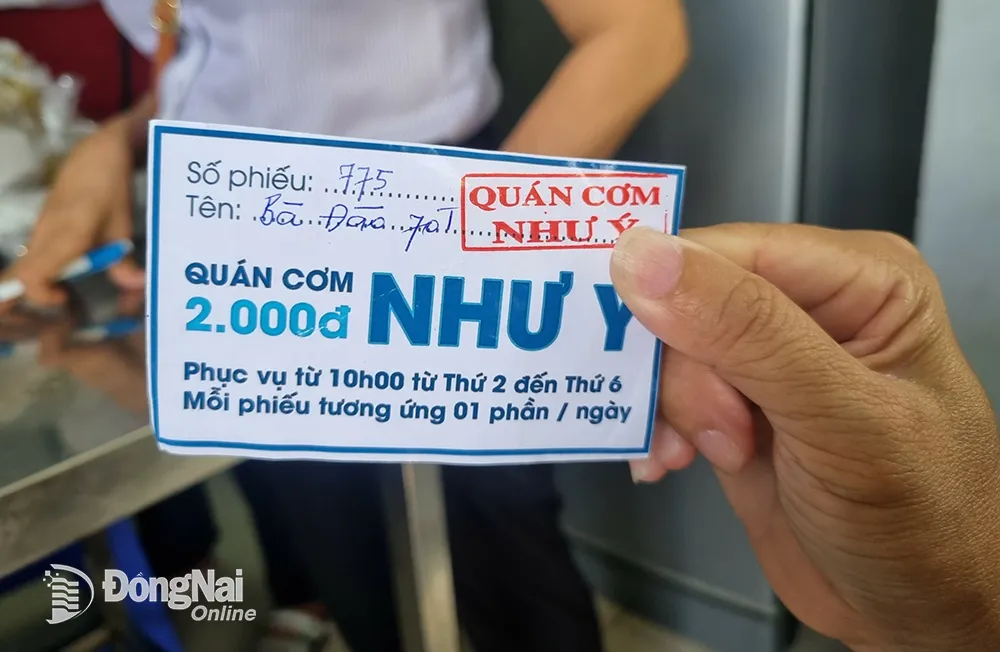 Phiếu mua cơm tại quán cơm Như Ý với giá 2 ngàn đồng/suất. Ảnh: Bích Nhàn