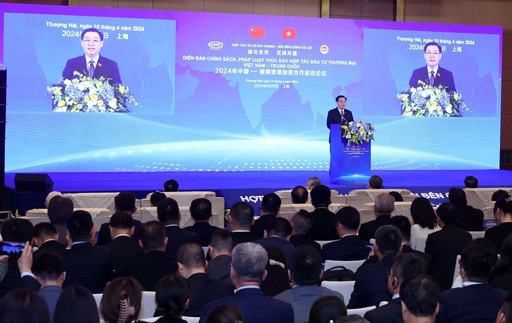 Chủ tịch Quốc hội Vương Đình Huệ phát biểu tại Diễn đàn Chính sách pháp luật thúc đẩy hợp tác đầu tư thương mại Việt Nam - Trung Quốc.