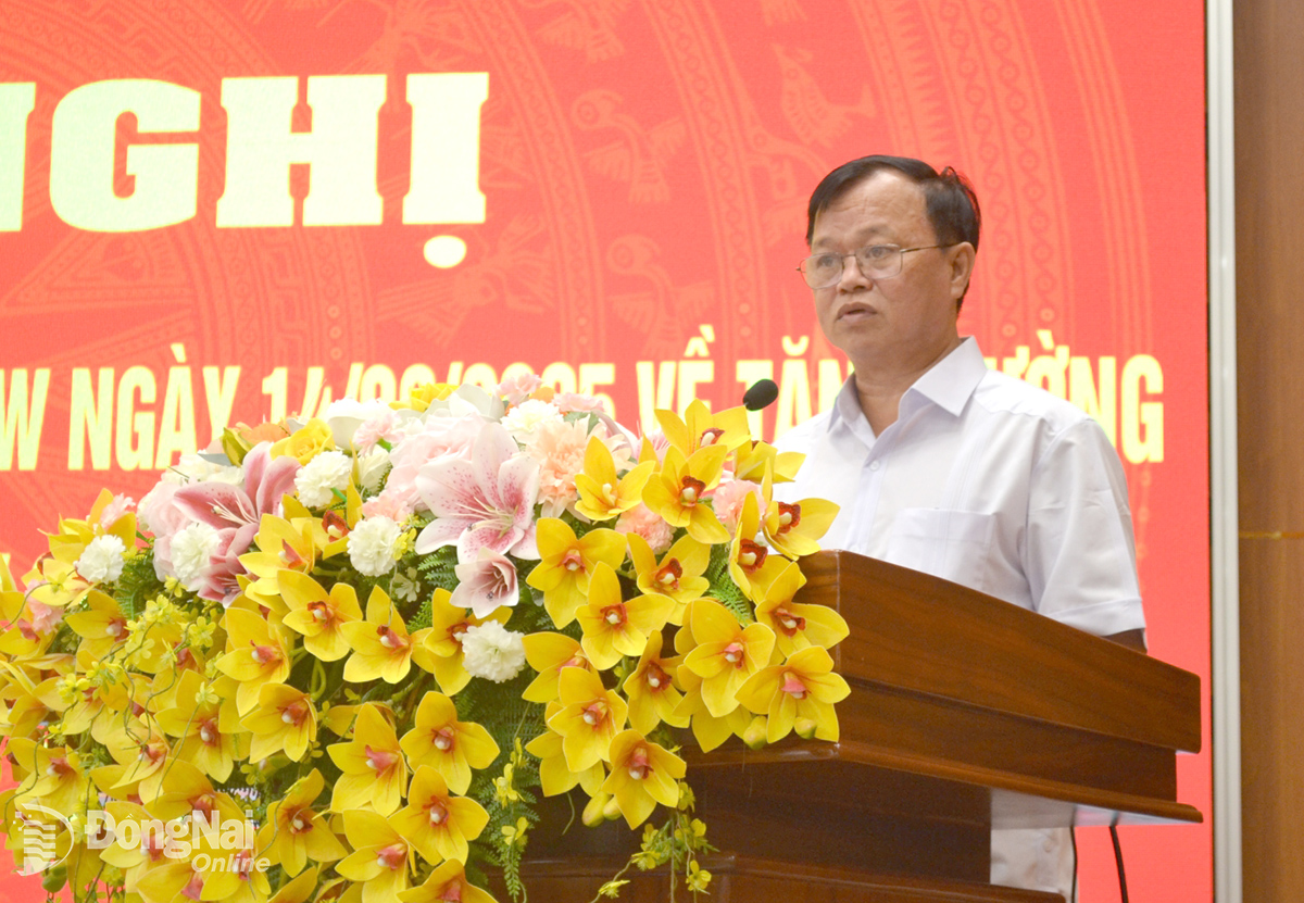 Ủy viên Ban Thường vụ Tỉnh ủy, Trưởng ban Tuyên giáo và dân vận Tỉnh ủy Cao Tiến Dũng phát biểu chỉ đạo tại hội nghị. Ảnh: Phương Hằng
