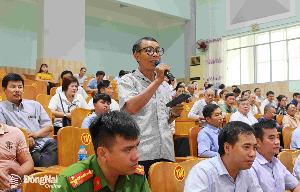 Cử tri huyện Nhơn Trạch phát biểu ý kiến tại hội nghị. Ảnh :H.Thảo