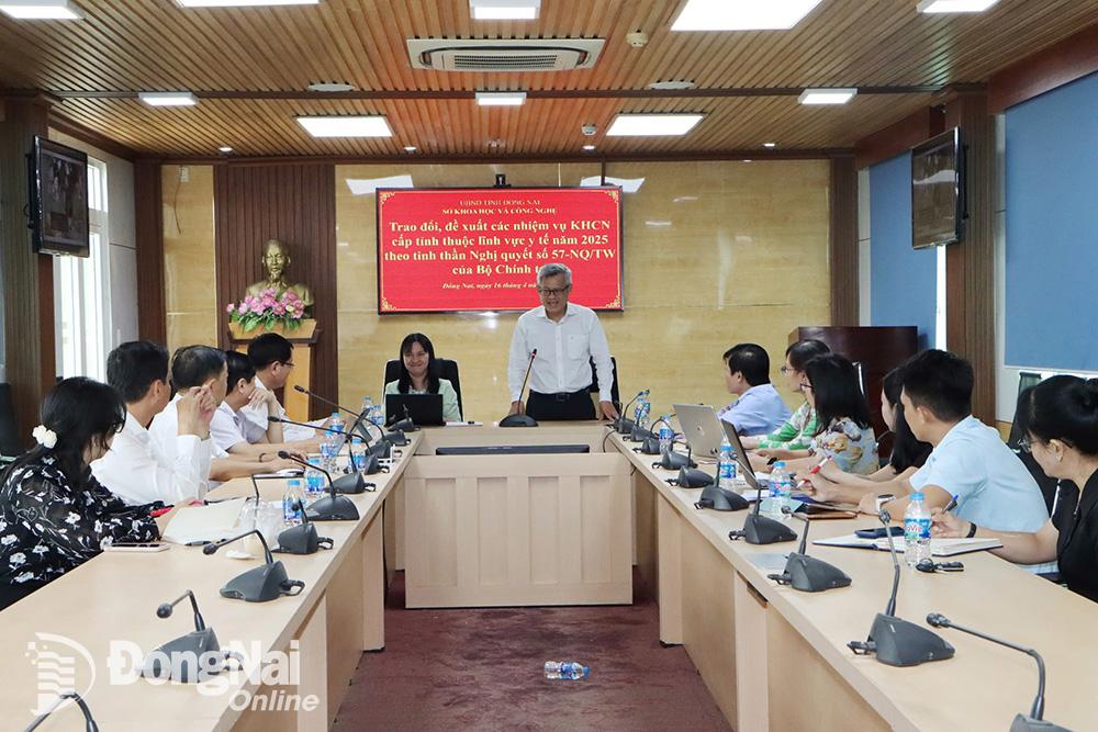 Giám đốc Sở Khoa học và công nghệ Tạ Quang Trường phát biểu tại buổi làm việc. Ảnh: Thảo Quế