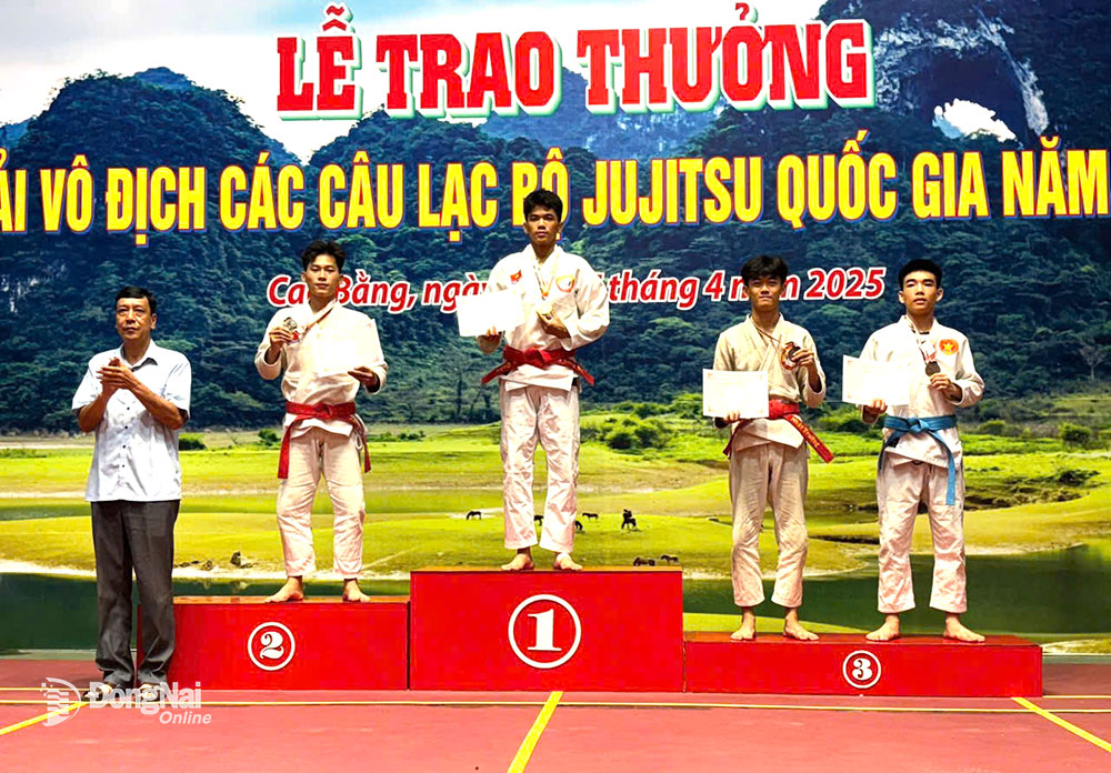 Có 3 vận động viên của Đồng Nai giành  huy chương ở hạng cân 56kg nam. Trong đó, Trần Minh Quân đạt huy chương vàng