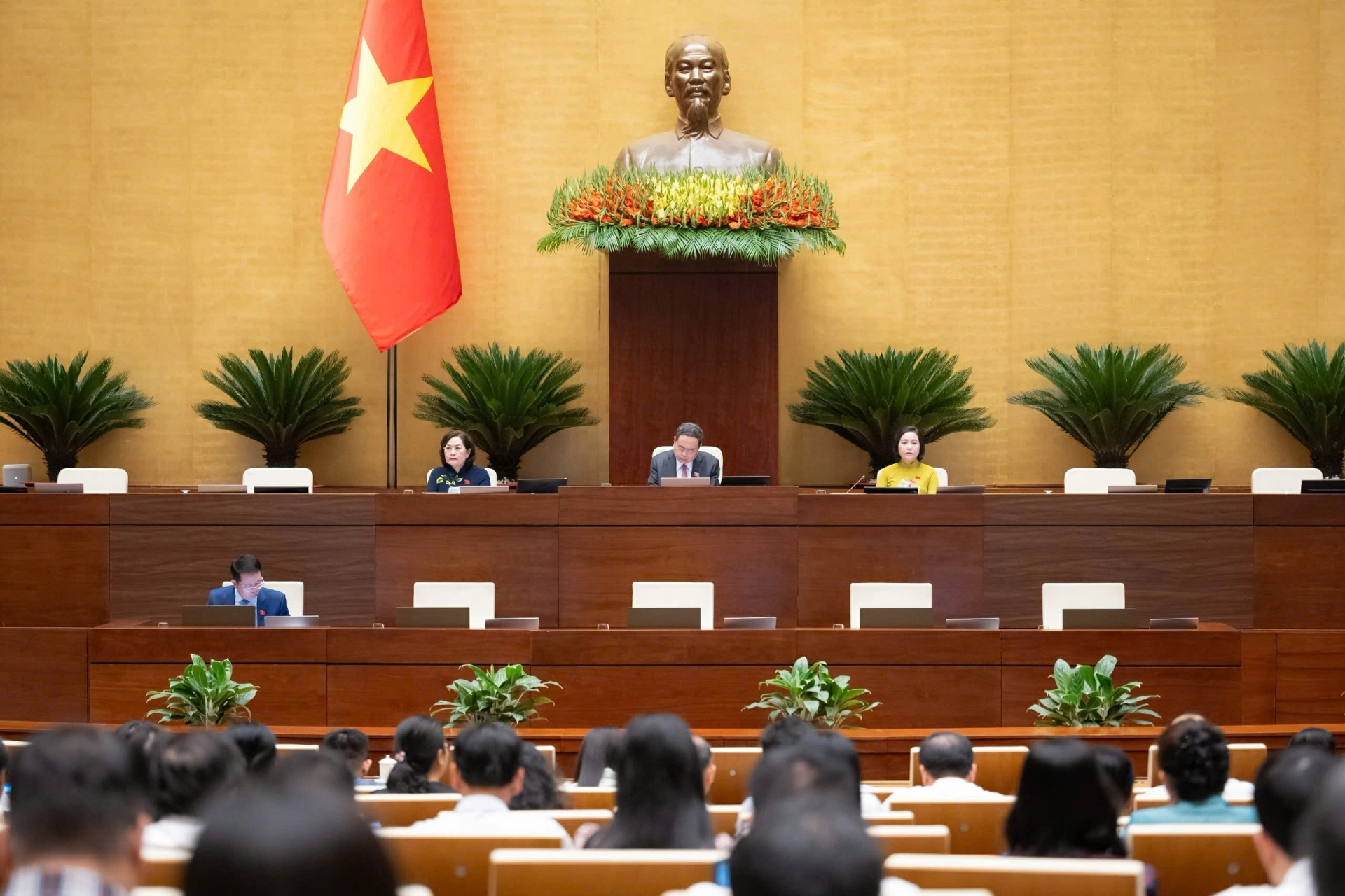 Chủ tịch Quốc hội Trần Thanh Mẫn chủ trì Phiên họp và Phó Chủ tịch Quốc hội Nguyễn Thị Thanh điều hành nội dung Phiên họp

