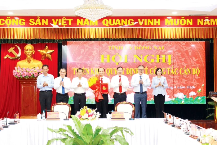 Cán bộ là “chìa khóa” để Ðồng Nai vươn mình