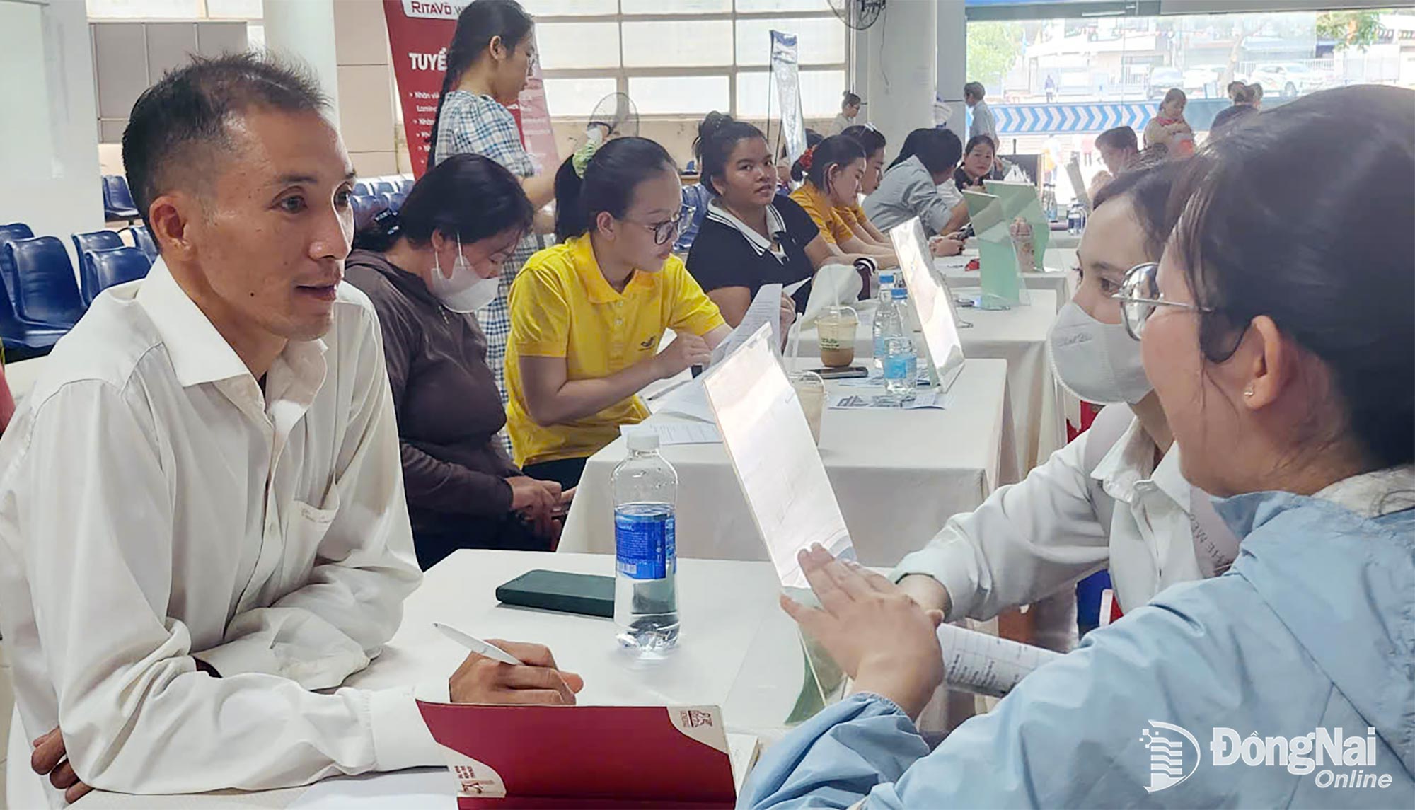 Job seekers attend interviews at the DESC. Photo: N. Hoa

