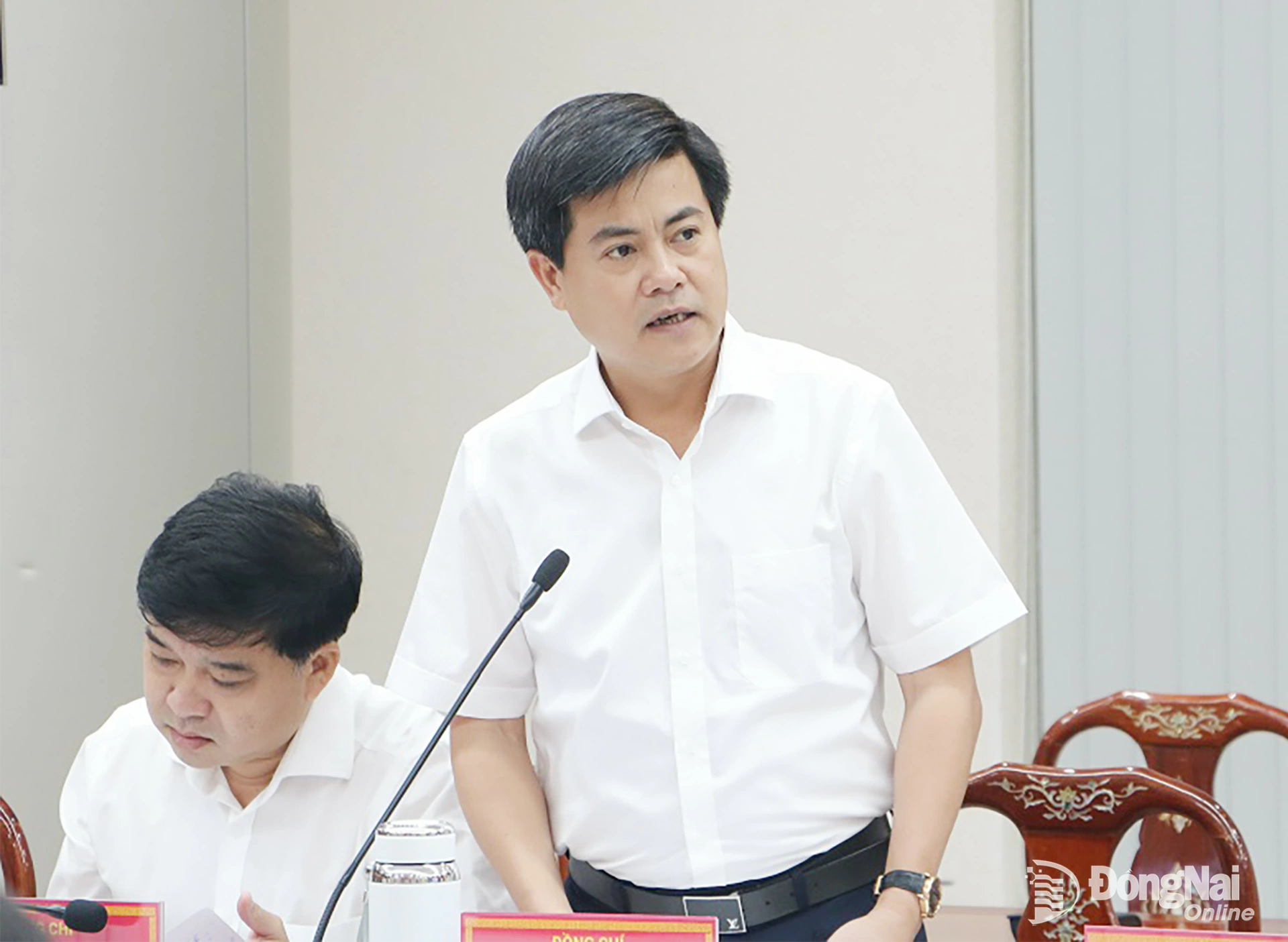 Major General Nguyen Duc Hai, member of the Provincial Party Standing Committee and Director of the Provincial Public Security, speaks at the conference. Photo: Pham Tung