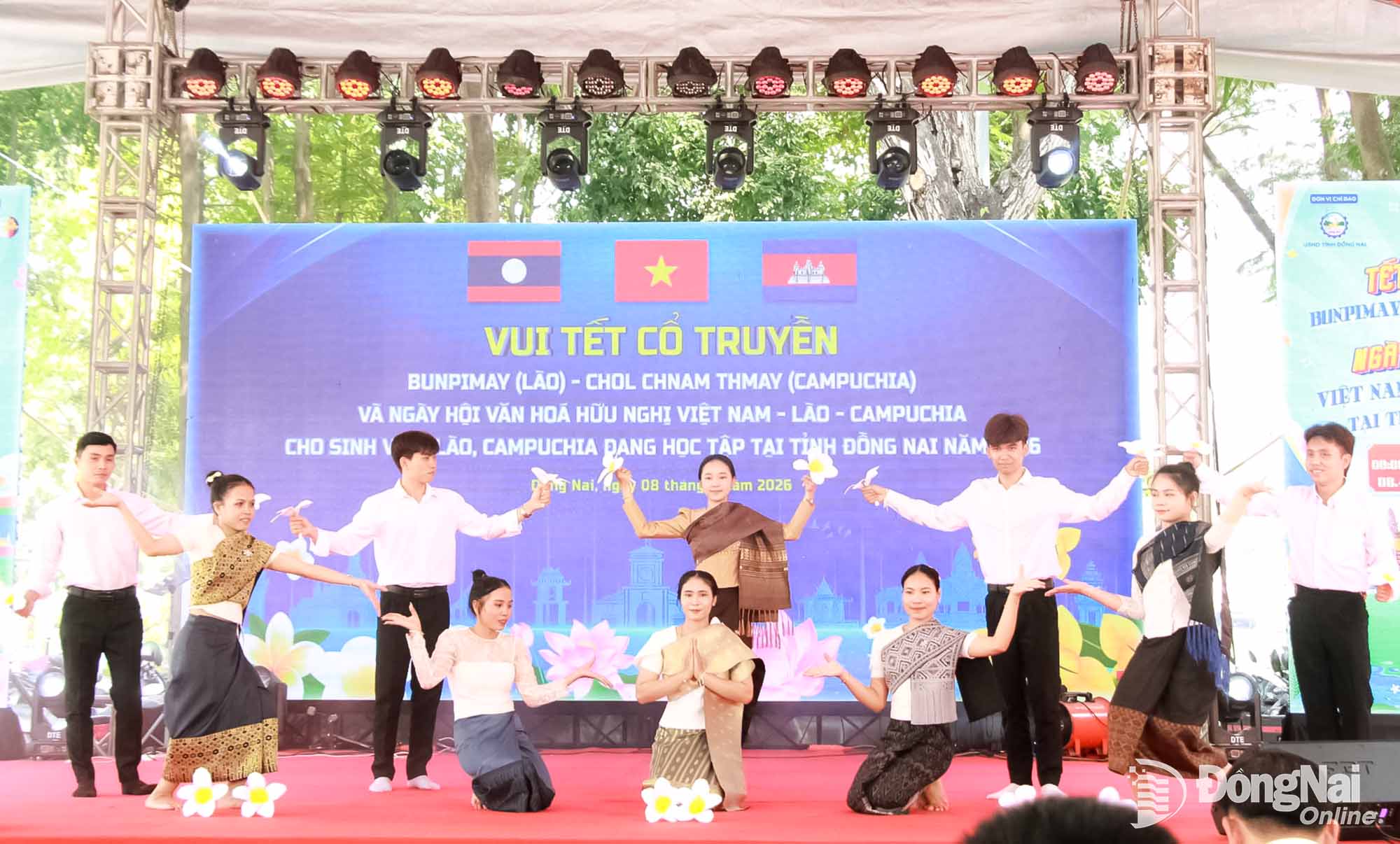A cultural performance staged by Lao students at the event. Photo: Nga Son


