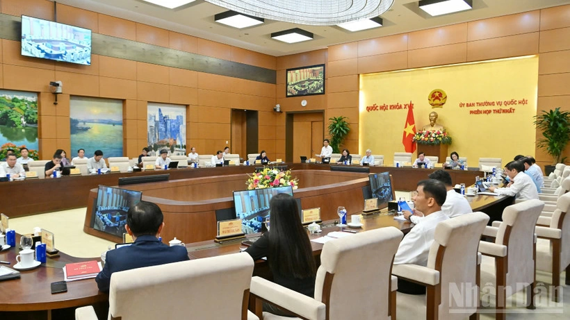 Quang cảnh phiên họp của Ủy ban Thường vụ Quốc hội sáng 14/4. (Ảnh: THỦY NGUYÊN)
