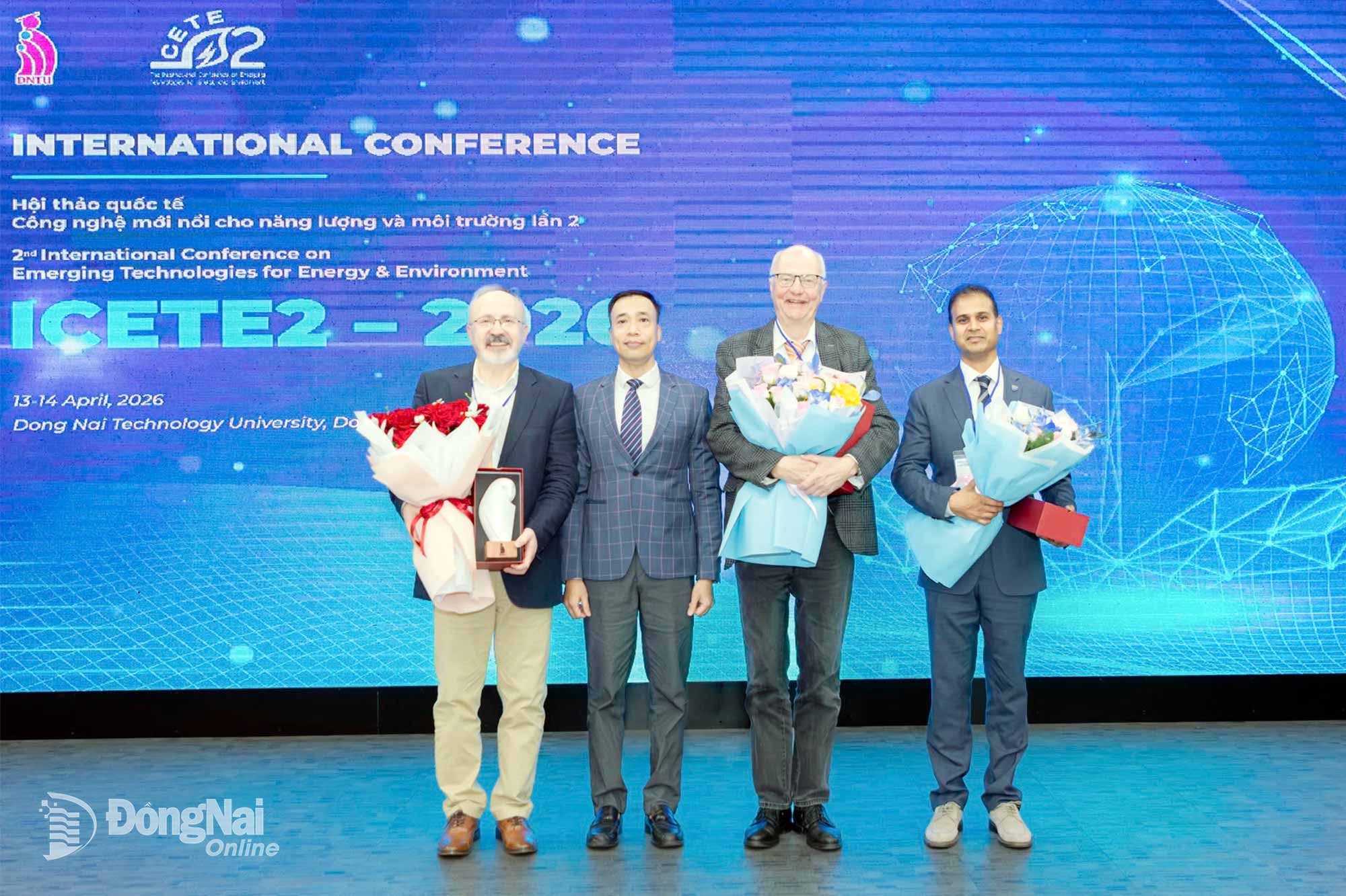 Assoc. Prof., PhD Hoang Anh Tuan, Vice Rector of Dong Nai Technology University, presents flowers to welcome international speakers attending the conference. Photo: Cong Nghia

