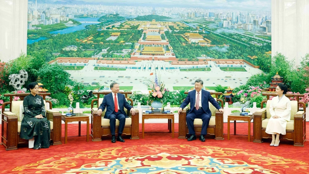 Chiều 15/4, tại Thủ đô Bắc Kinh, Tổng Bí thư, Chủ tịch nước Tô Lâm và Phu nhân cùng Tổng Bí thư, Chủ tịch nước Trung Quốc Tập Cận Bình và Phu nhân dự tiệc trà. (Ảnh: TTXVN)