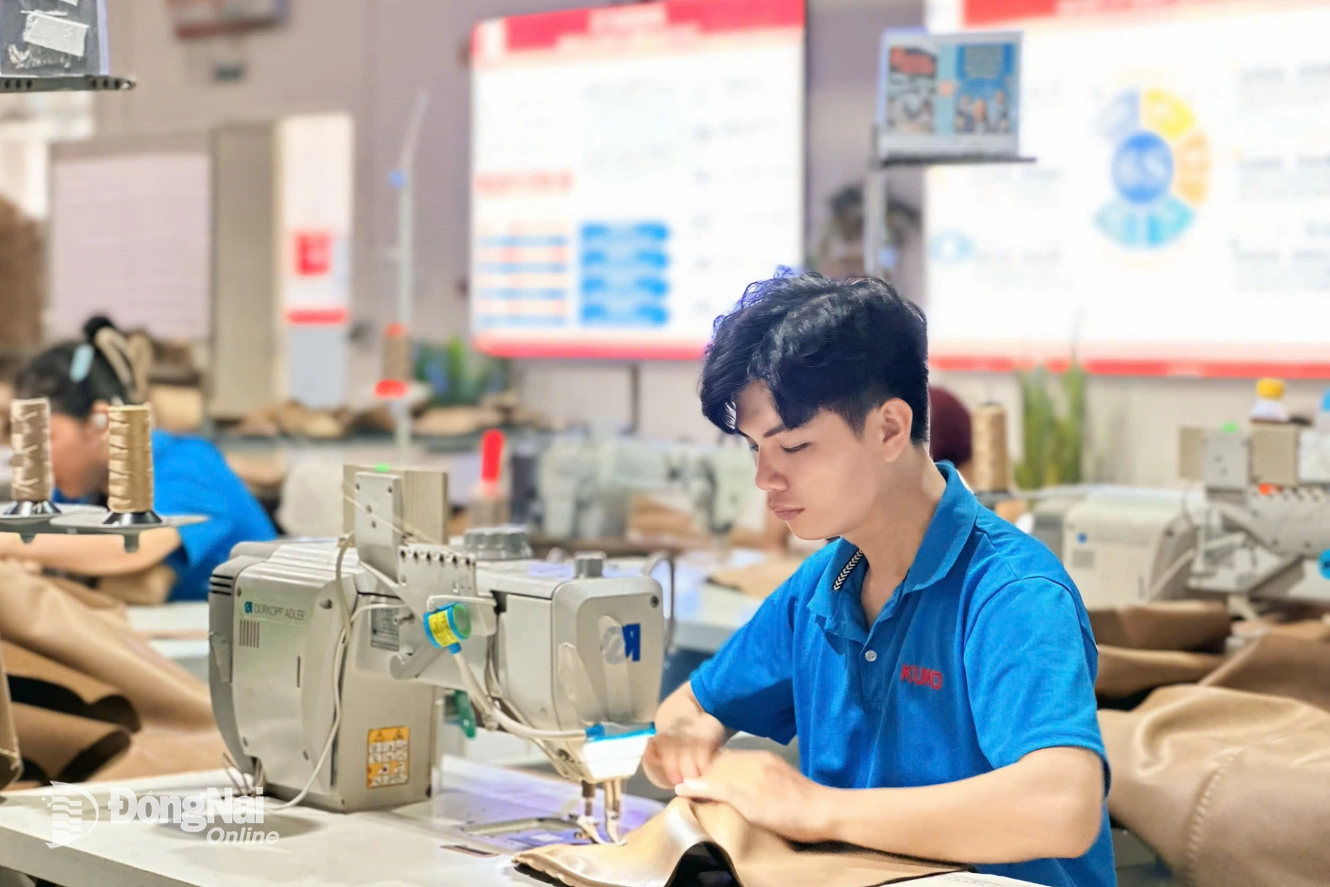 Young workers strive to work at Jason Furniture Vietnam Co., Ltd. (Dong Xoai III Industrial Park, Binh Phuoc ward). Photo: Thao My