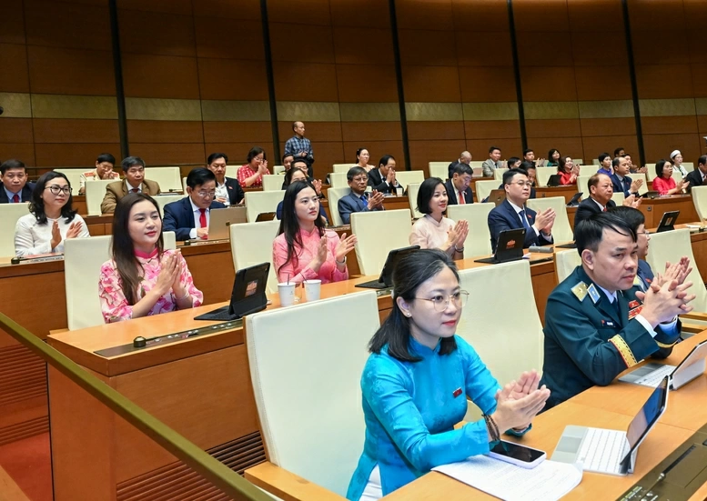 Các đại biểu Quốc hội tham dự tại phiên bế mạc - Ảnh: VGP/Nhật Bắc