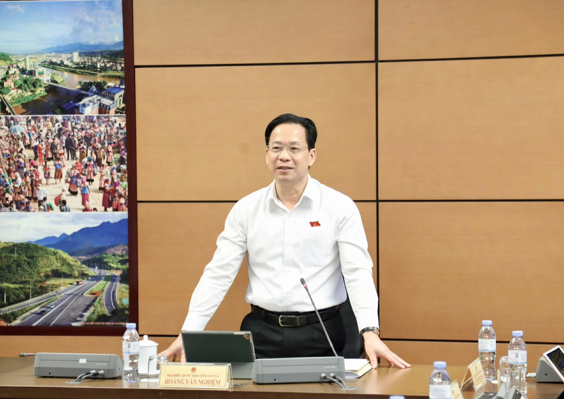Đại biểu Hoàng Văn Nghiệm - Đoàn ĐBQH tỉnh Sơn La phát biểu

