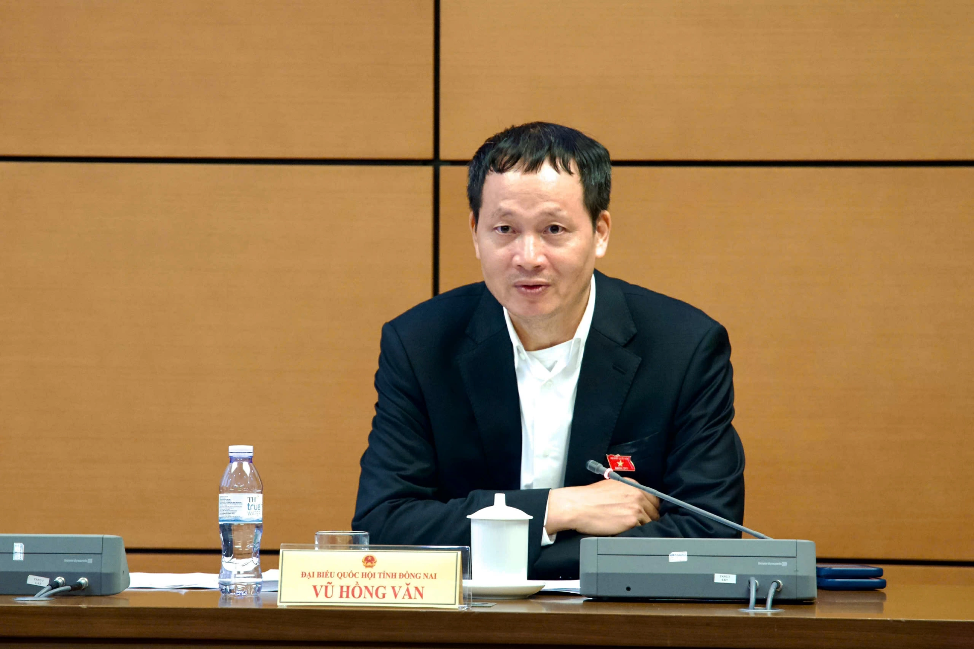 Bí thư Tỉnh uỷ, Trưởng Đoàn ĐBQH tỉnh Đồng Nai Vũ Hồng Văn phát biểu

