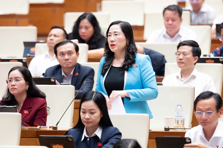 Đại biểu Nguyễn Thị Thuỷ - Đoàn đại biểu Quốc hội tỉnh Thái Nguyên phát biểu