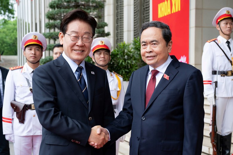 Chủ tịch Quốc hội Trần Thanh Mẫn đón Tổng thống Hàn Quốc Lee Jae Myung

