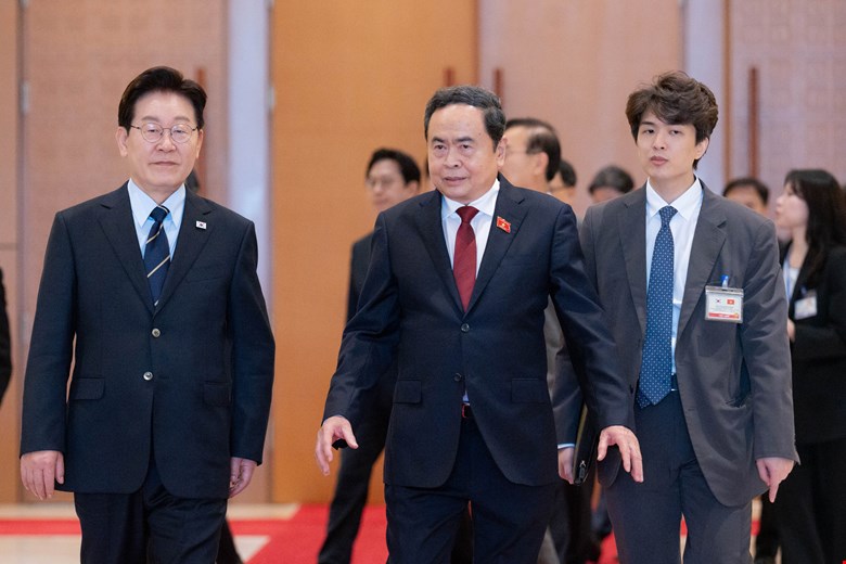 Chủ tịch Quốc hội Trần Thanh Mẫn trò chuyện cùng Tổng thống Hàn Quốc Lee Jae Myung

