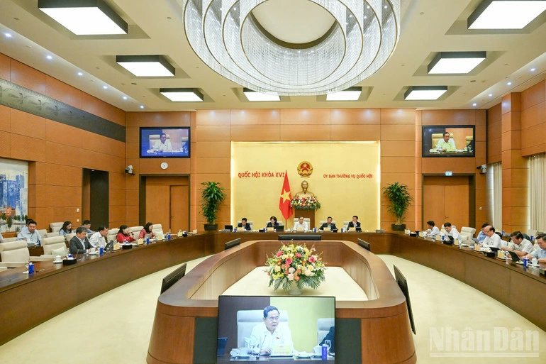 Quang cảnh phiên họp. (Ảnh: DUY LINH)