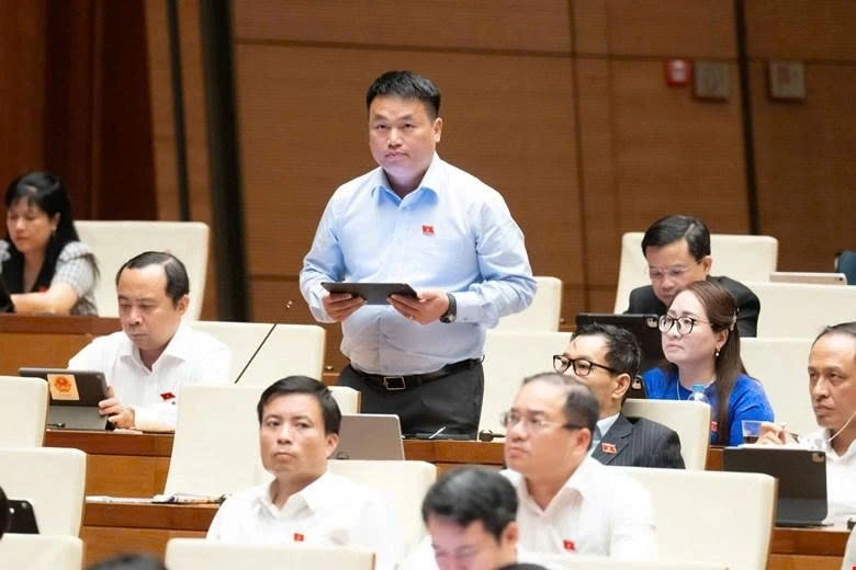 Phó chủ nhiệm Ủy ban Công tác đại biểu Đặng Ngọc Huy (Đoàn ĐBQH tỉnh Quảng Ngãi)
