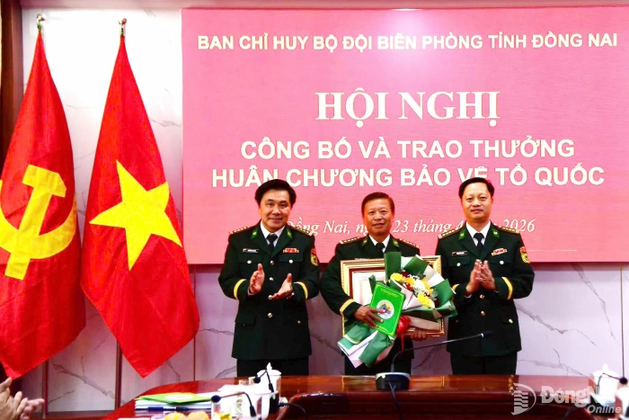 Trao Huân chương Bảo vệ Tổ quốc cho nhiều cá nhân