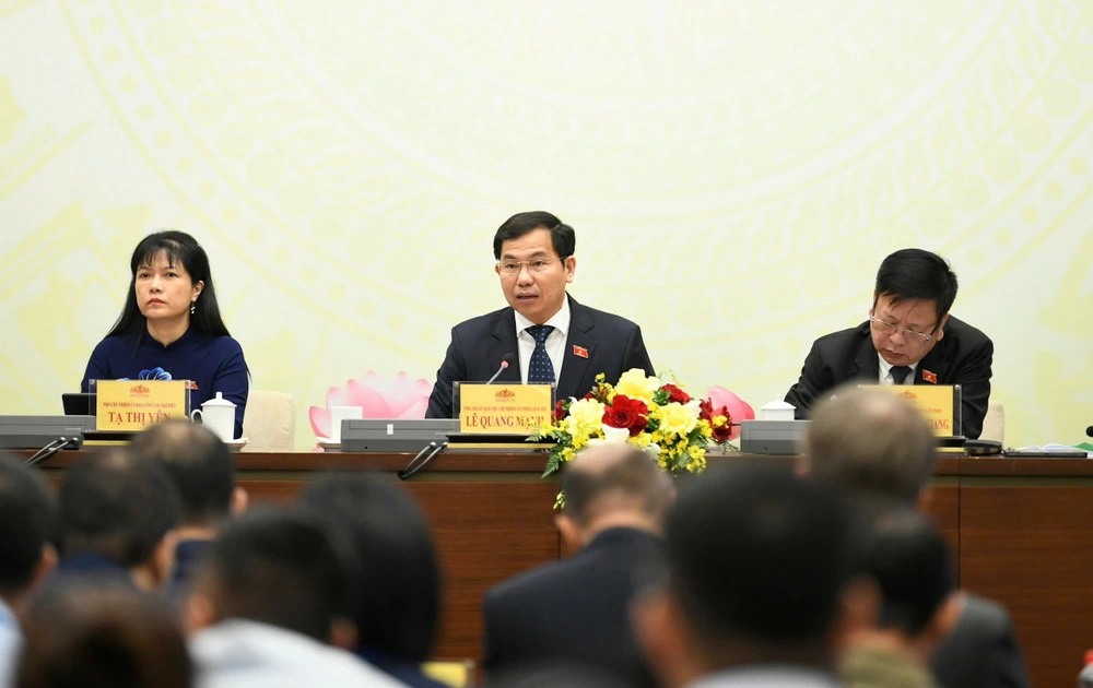 Tổng Thư ký Quốc hội, Chủ nhiệm Văn phòng Quốc hội Lê Quang Mạnh chủ trì họp báo. (Ảnh: DUY LINH)

