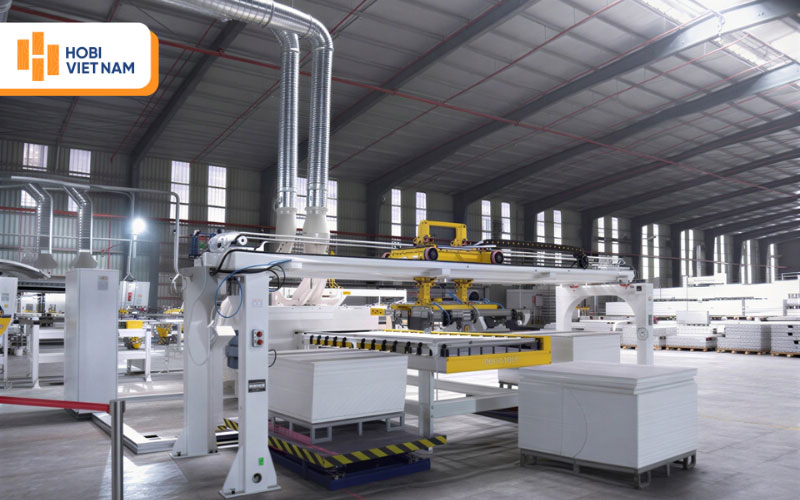 Dây chuyền sản xuất sàn nhựa hiện đại, tiên tiến của Hobi Việt Nam.