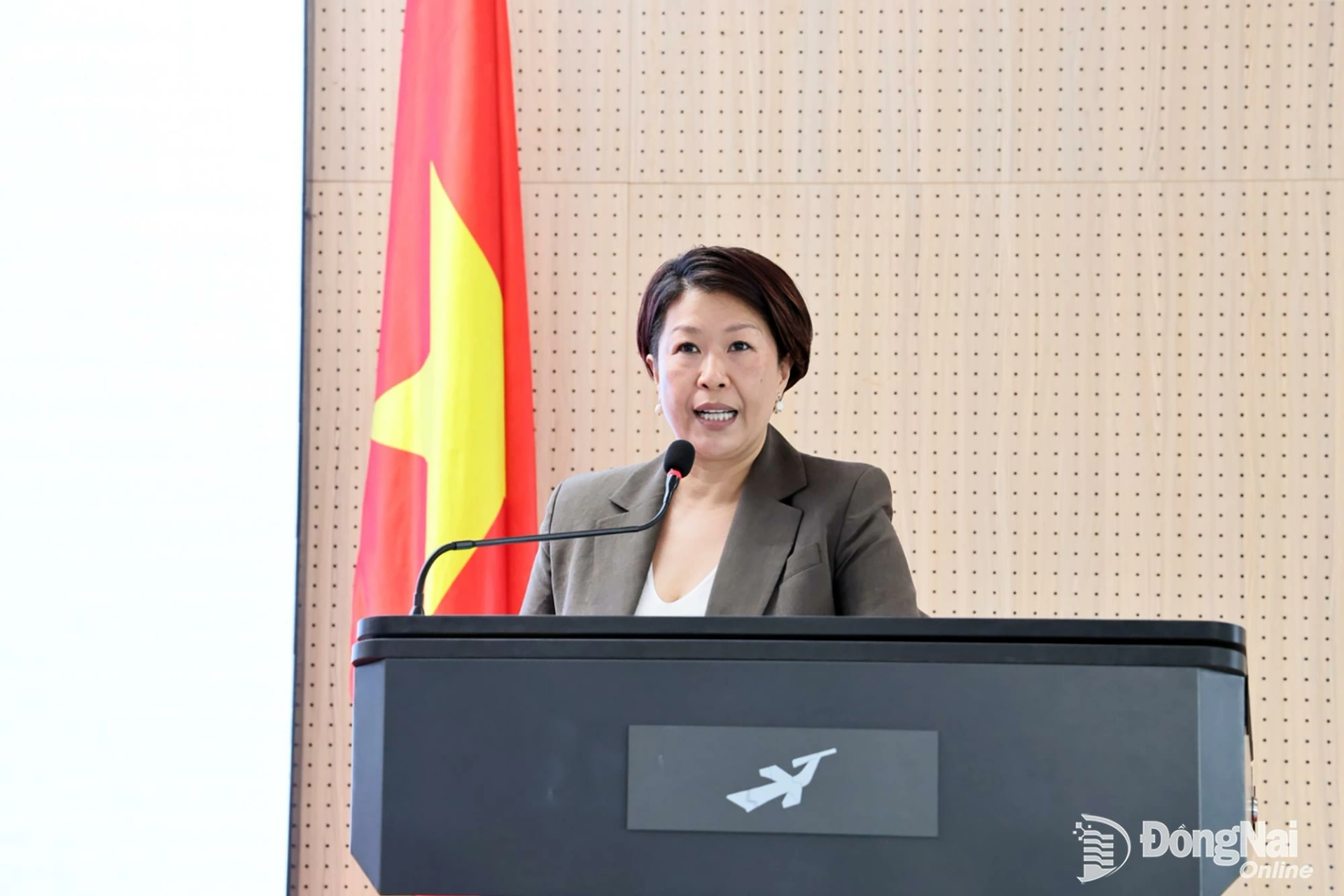 Dr. Do Thi Lan Dai, Chairwoman of the Lac Hong University Council, delivers a welcoming speech. Photo: Cong Nghia

