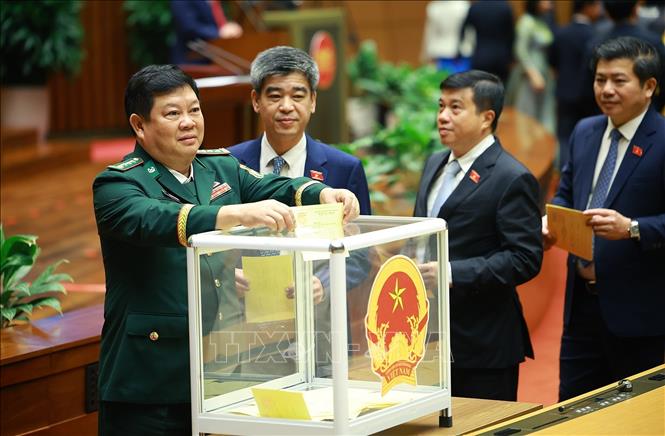 Các đại biểu Quốc hội bỏ phiếu bầu Chủ tịch nước. Ảnh: Dương Giang/TTXVN
