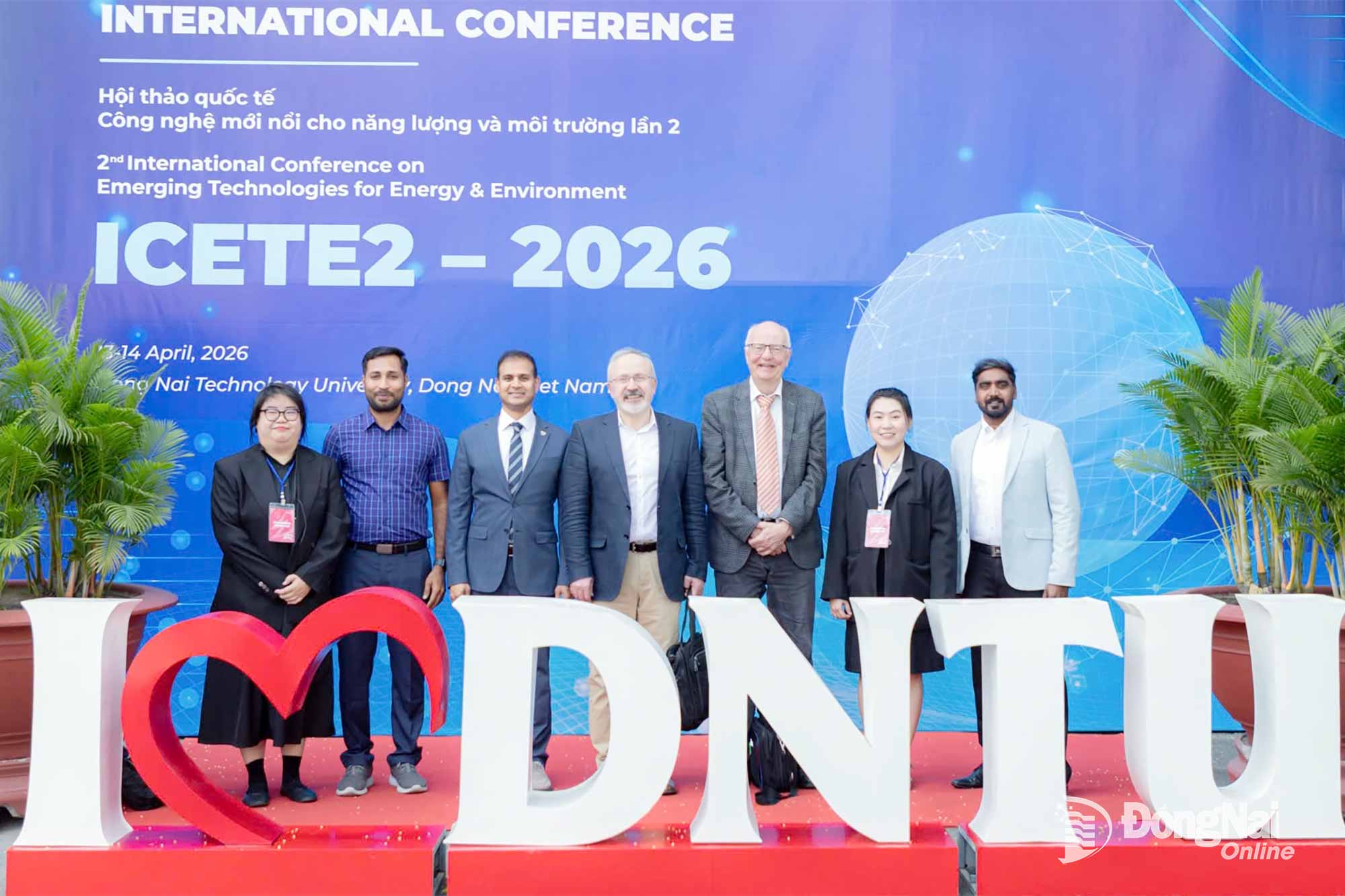 Experts from Canada, Denmark, and Singapore attend the conference. Photo: Cong Nghia

