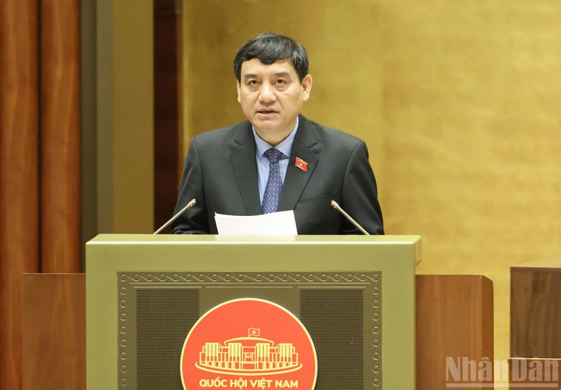 Ông Nguyễn Đắc Vinh, Chủ nhiệm Ủy ban Văn hóa và Xã hội của Quốc hội trình bày báo cáo thẩm tra dự thảo Nghị quyết của Quốc hội về một số cơ chế, chính sách đột phá phát triển văn hóa Việt Nam. (Ảnh: DUY LINH)
