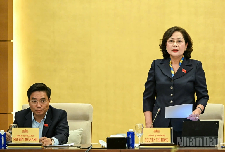 Phó Chủ tịch Quốc hội Nguyễn Thị Hồng phát biểu kết luận phiên họp. Ảnh: DUY LINH
