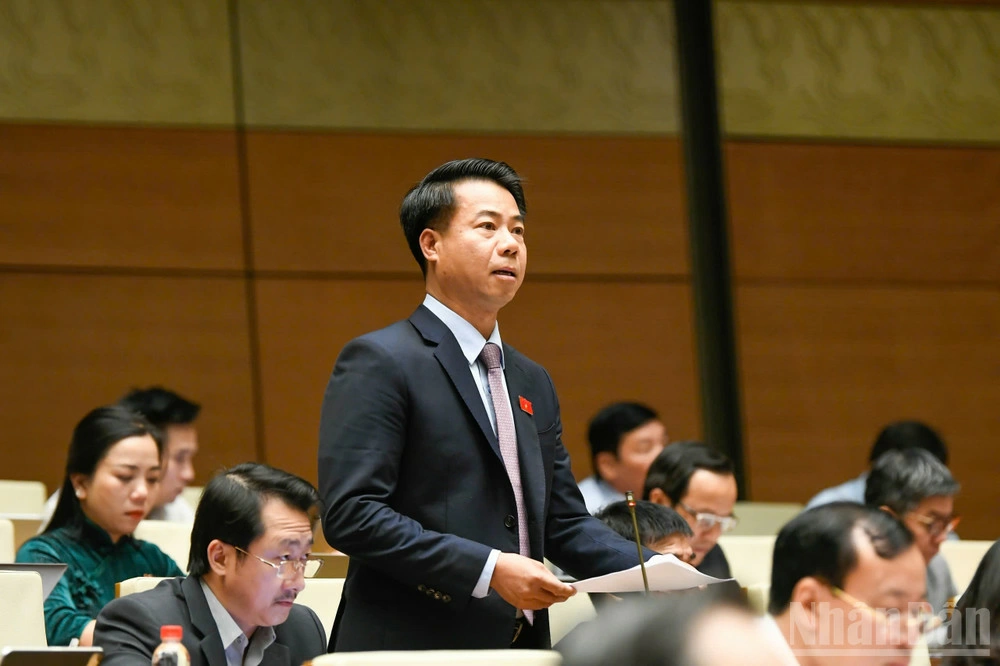 Đại biểu Hoàng Quốc Khánh (Đoàn Lai Châu) phát biểu ý kiến. (Ảnh: DUY LINH)
