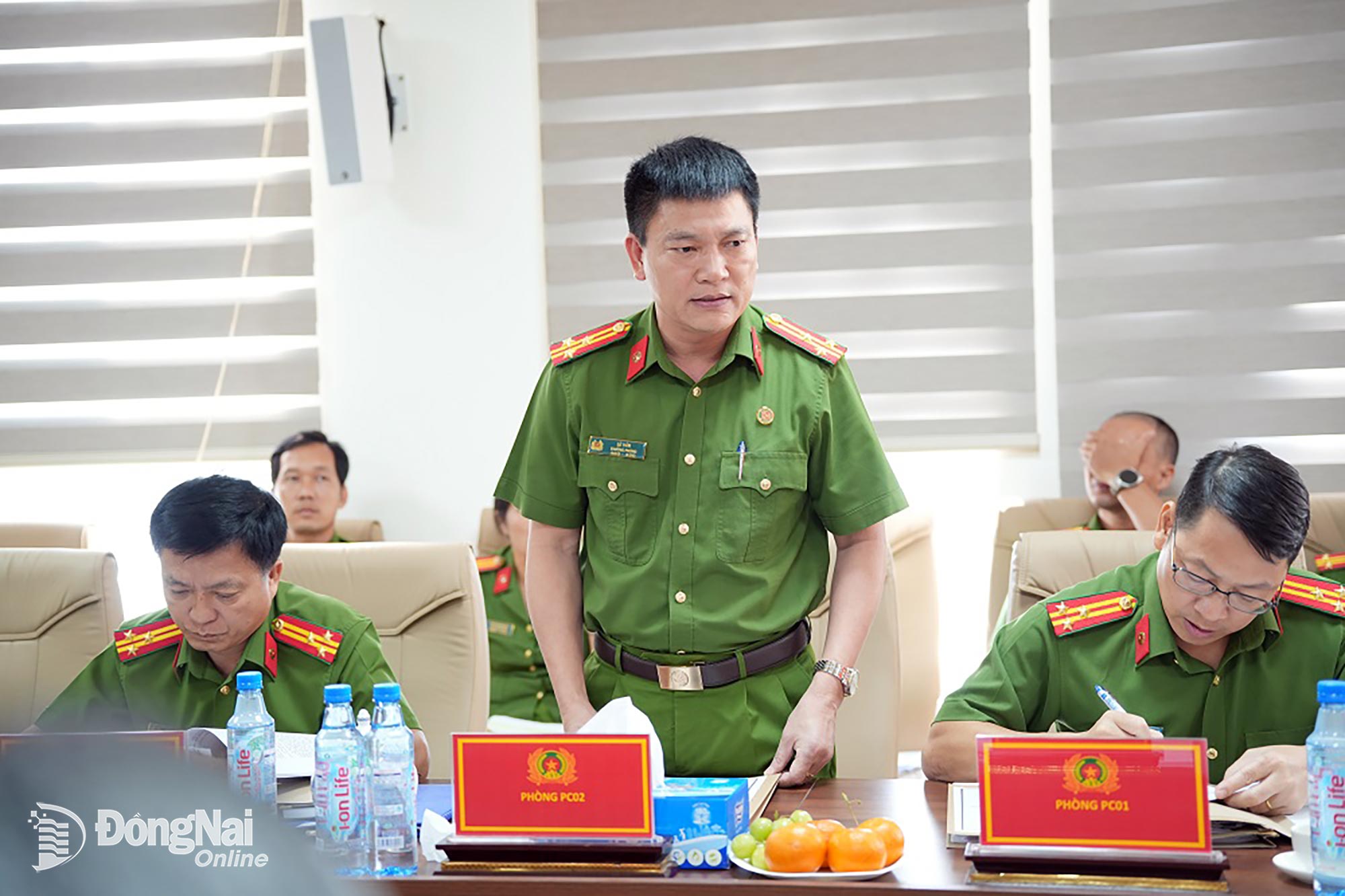 Thành viên dự họp phát biểu thảo luận. Ảnh: L.A