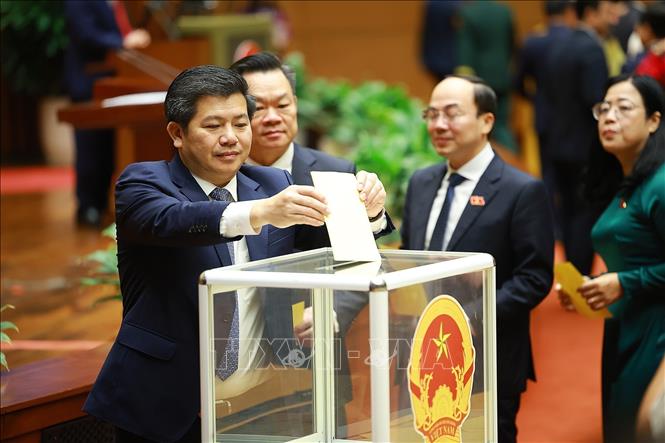 Các đại biểu Quốc hội bỏ phiếu bầu Chủ tịch nước. Ảnh: Dương Giang/TTXVN
