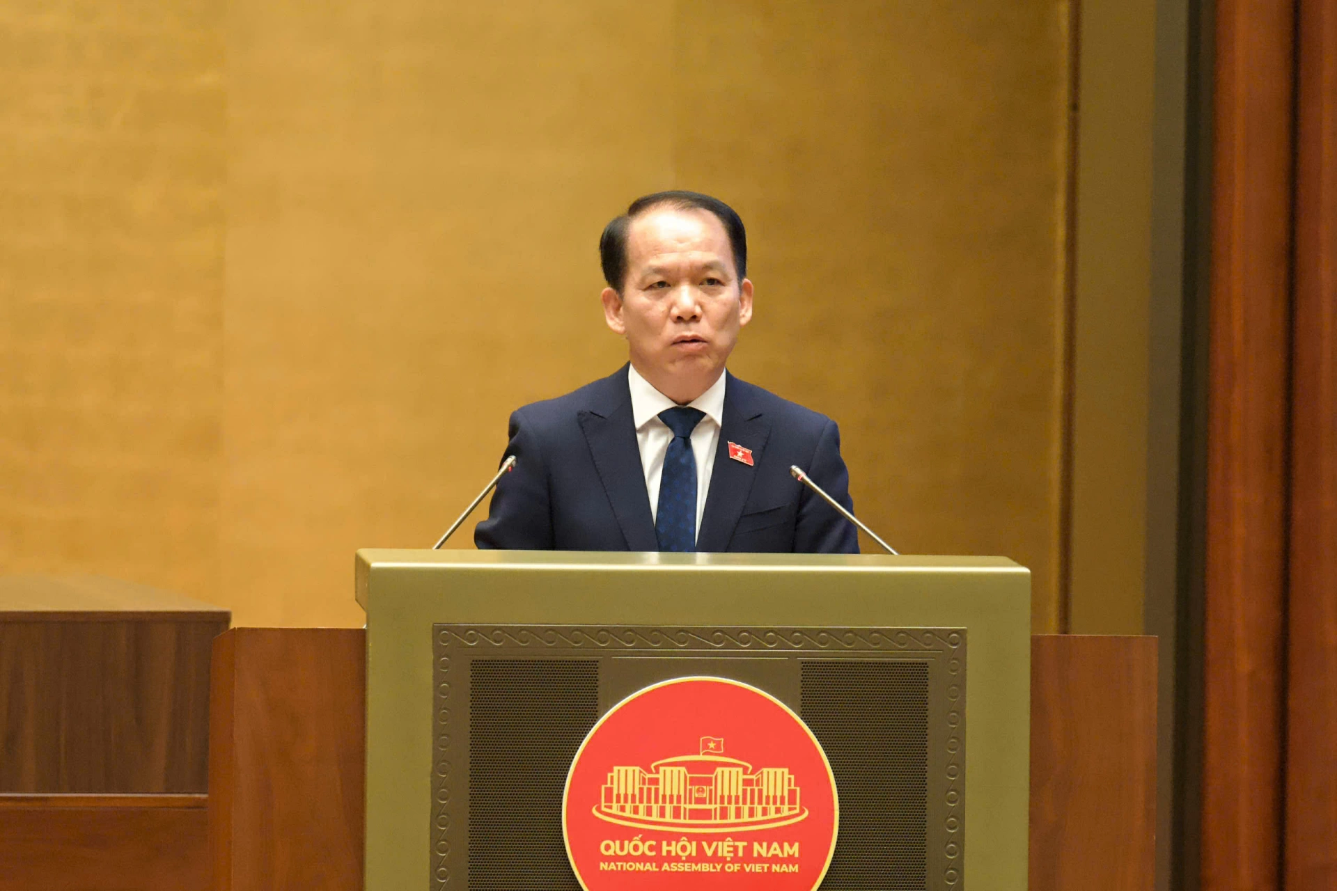 Bộ trưởng Bộ Tư pháp Hoàng Thanh Tùng giải trình ý kiến của các ĐBQH nêu