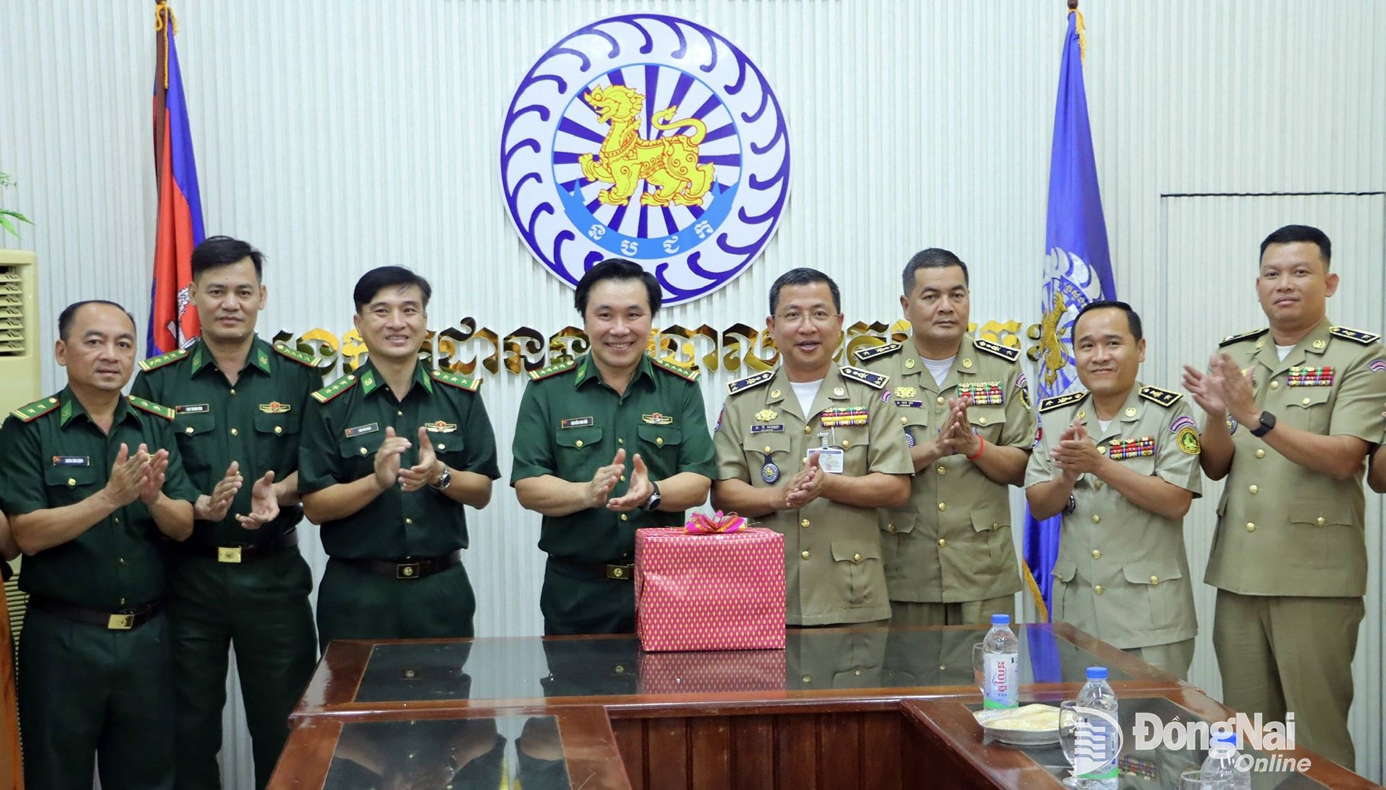 A representative of Police Department of Kratie province presents a gift in appreciation of the delegation. Photo: Tu Trinh

