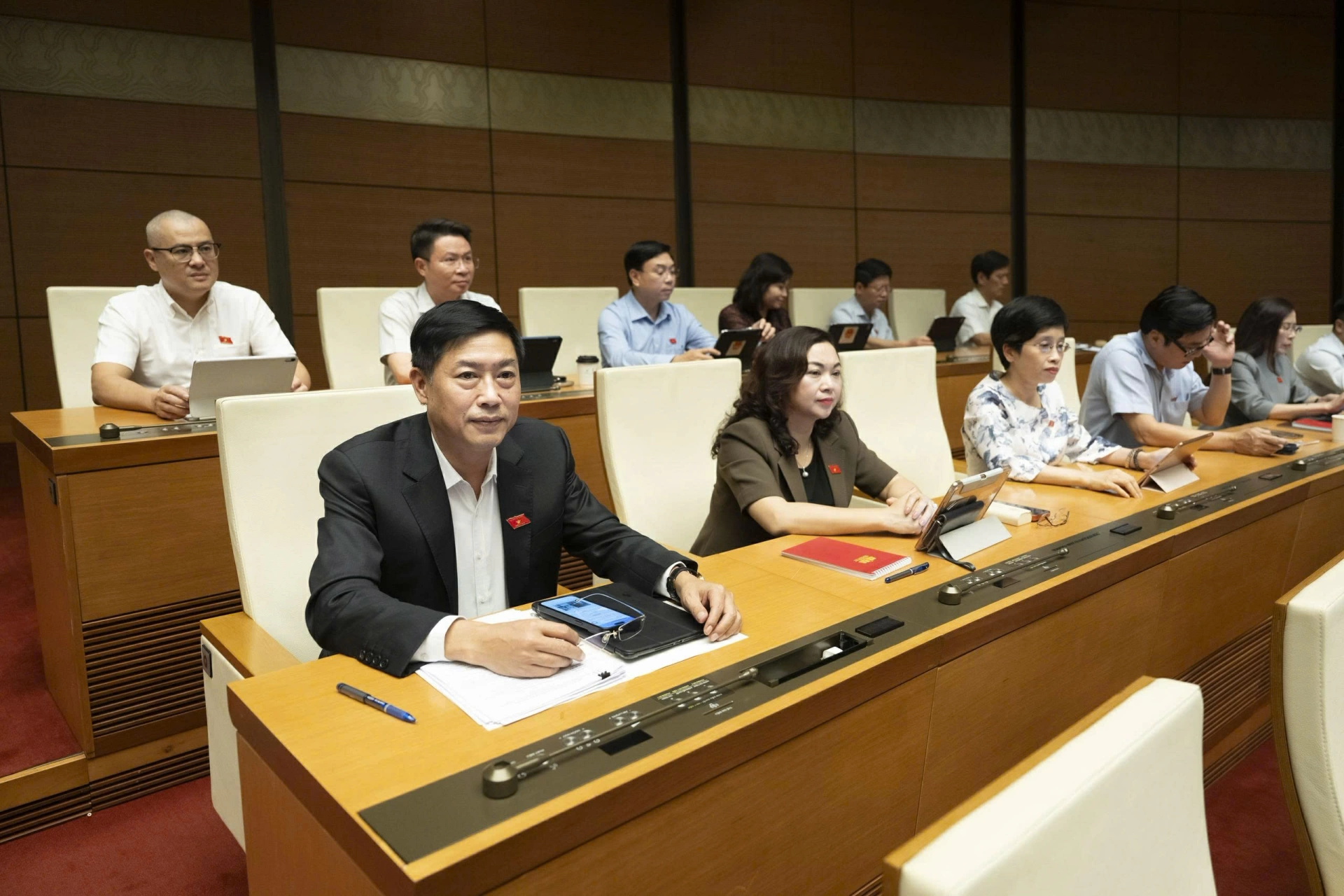 Các đại biểu tham dự phiên họp

