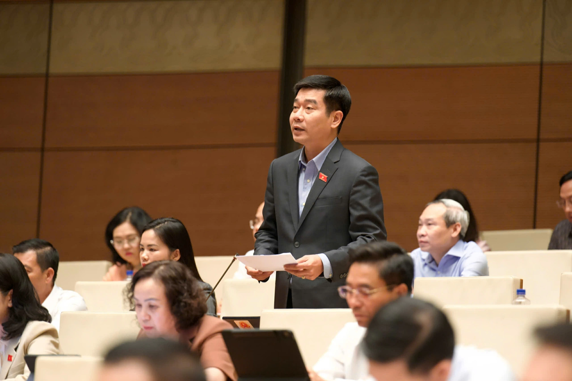 Đại biểu Lê Thanh Hoàn - ĐBQH tỉnh Thanh Hóa phát biểu