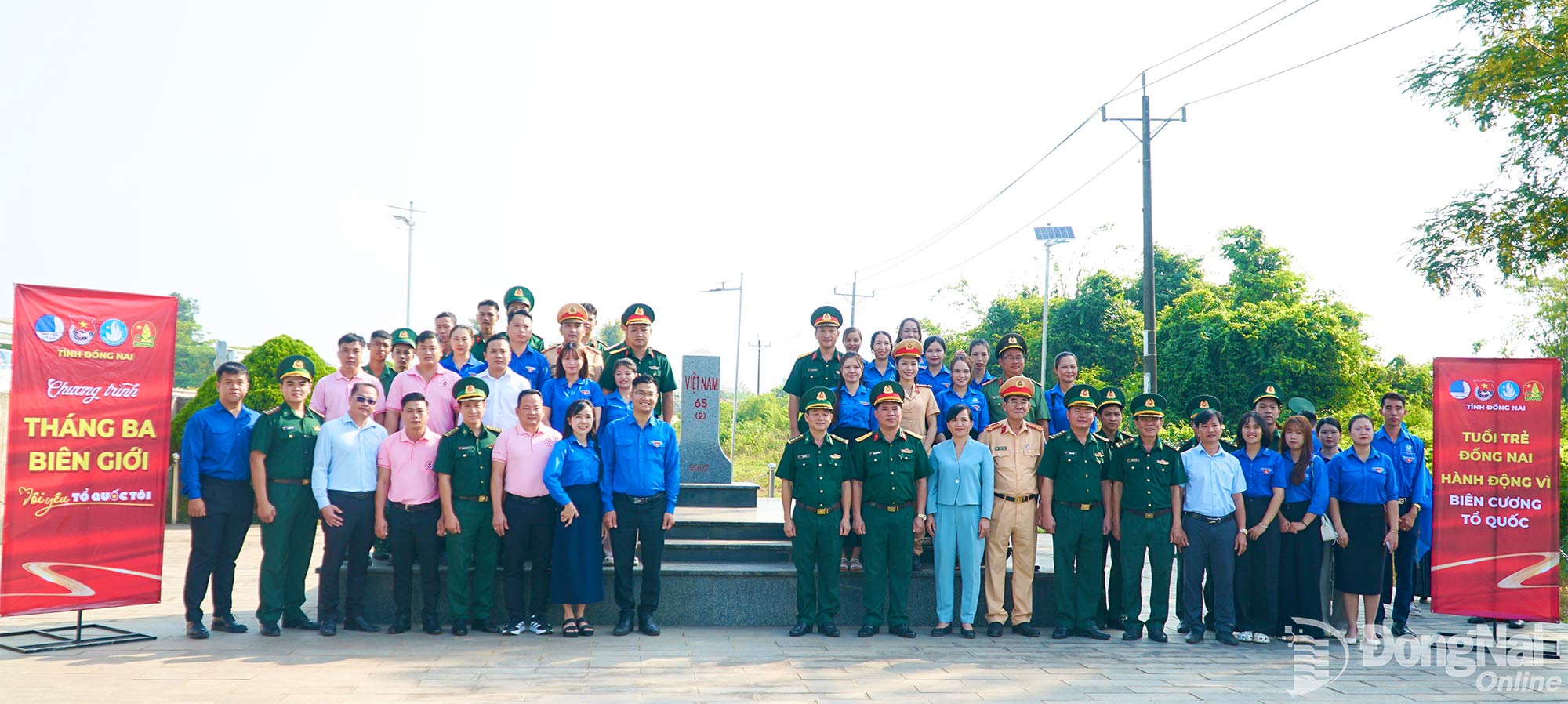Inauguration ceremony of the Borderland Light project, part of the Border March program, held at border marker No. 65. Photo: Minh Hanh

