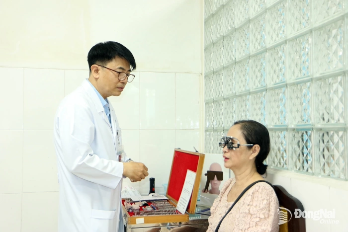Free vision screening and eyeglasses provided to 300 elderly residents