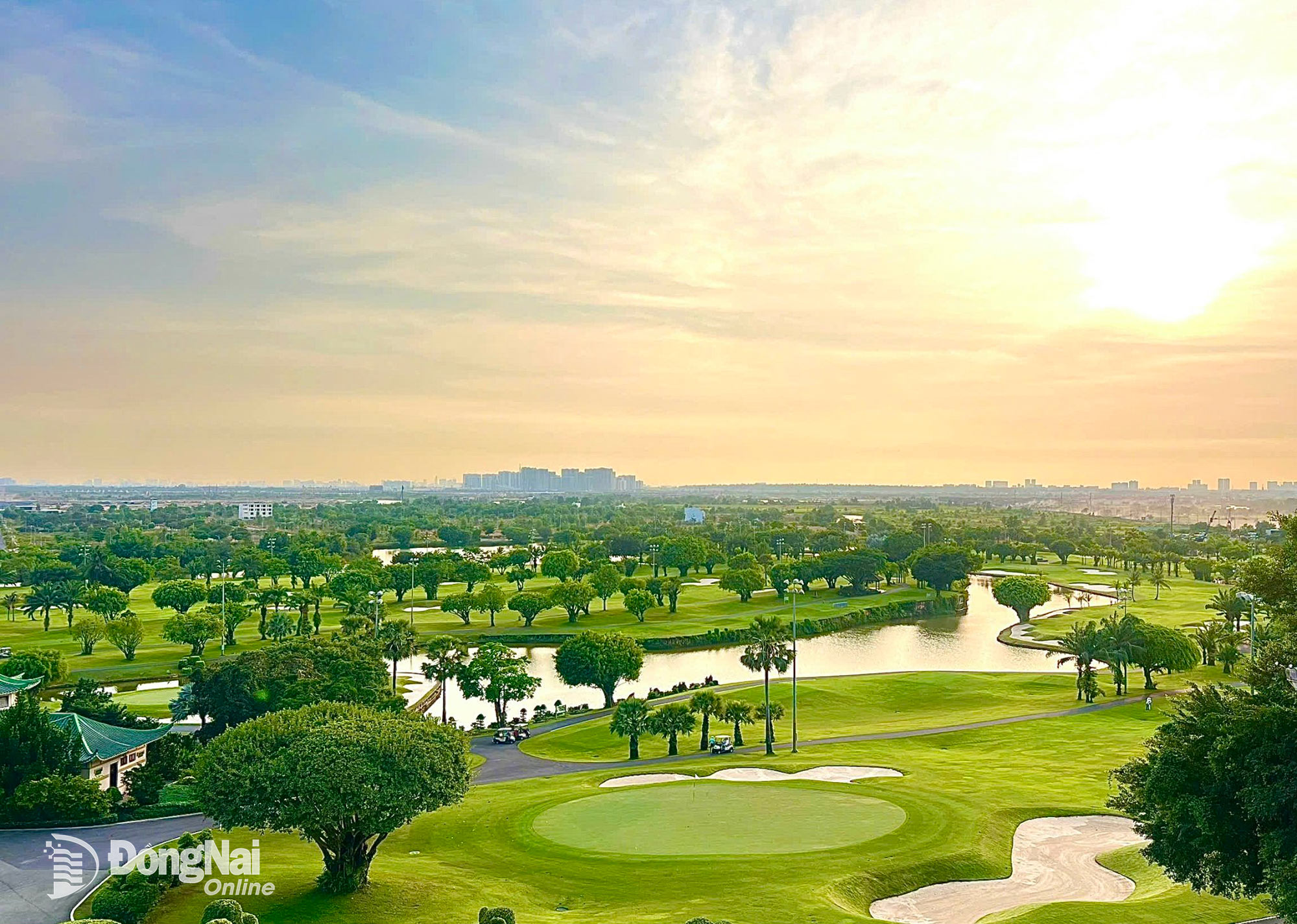 From Long Thanh Golf Course, golf enthusiasts have the opportunity to gaze at Ho Chi Minh City. Photo: Cong Nghia

