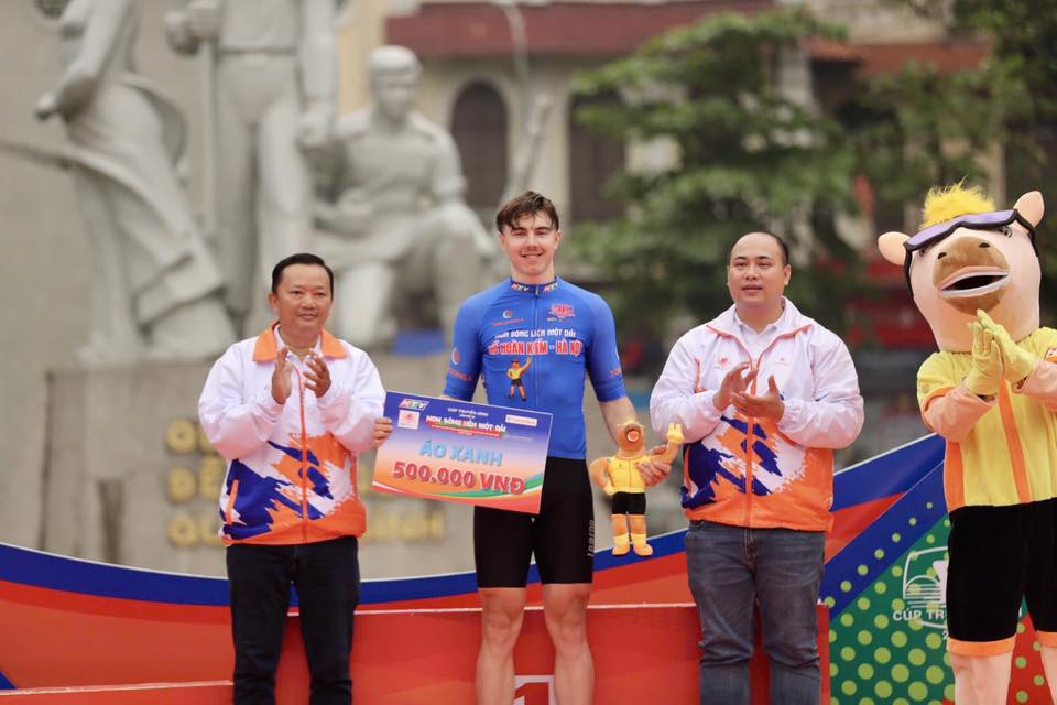 Marchuk Dzianis của Kenda Đồng Nai giành Áo xanh chặng 3. Ảnh: Cycling News