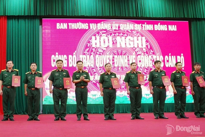Bộ Chỉ huy Quân sự tỉnh Đồng Nai trao các quyết định về công tác cán bộ