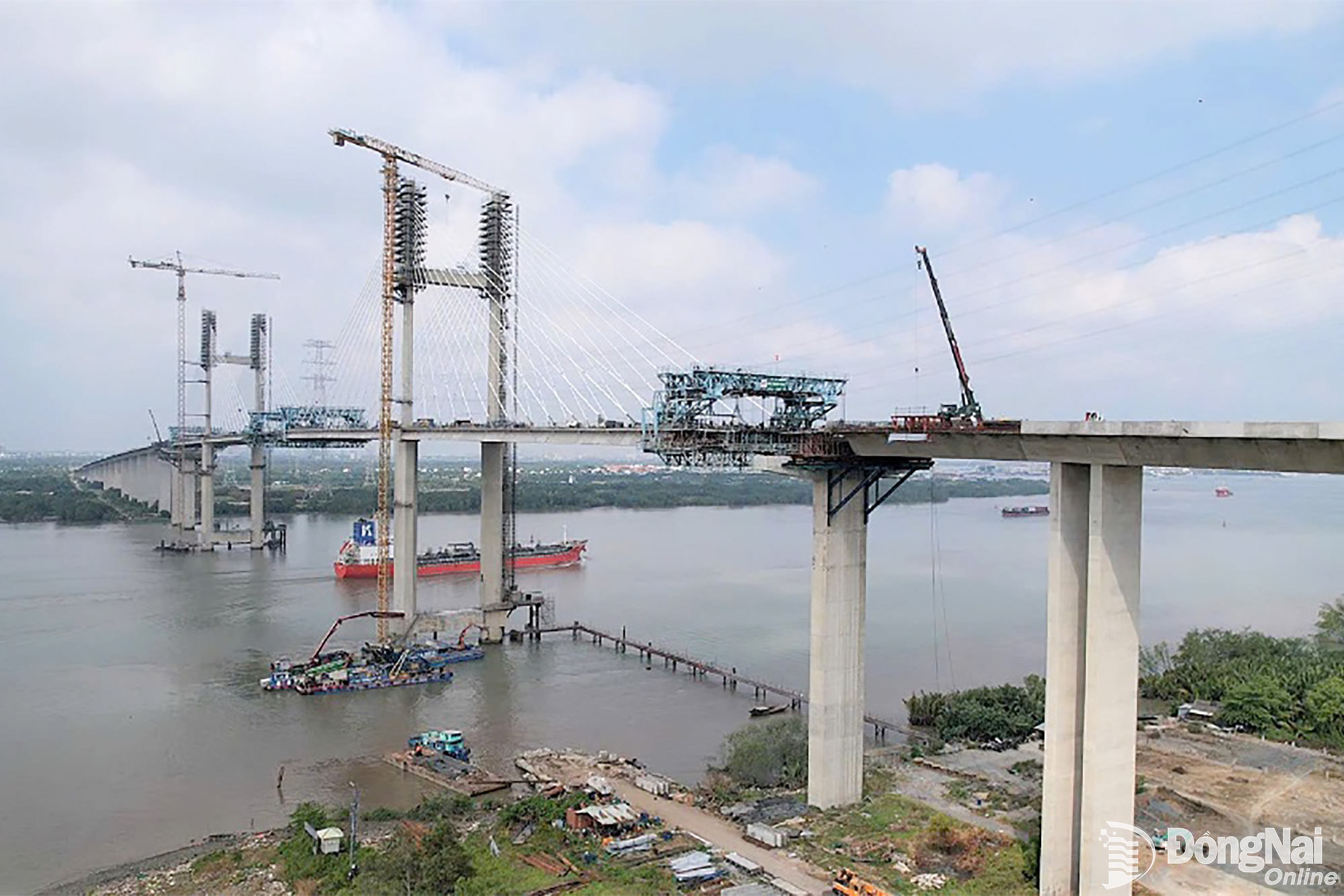 Cầu Phước Khánh trên cao tốc Bến Lức - Long Thành dự kiến thông xe trong tháng 7-2026. Ảnh: Phạm Tùng