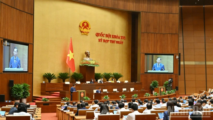 Quang cảnh phiên họp ở hội trường chiều 8/4. (Ảnh: THỦY NGUYÊN)
