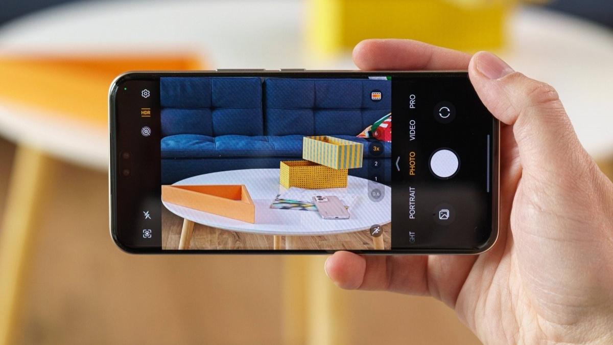 Hiệu ứng bokeh mịn, hậu cảnh được làm mềm tự nhiên.